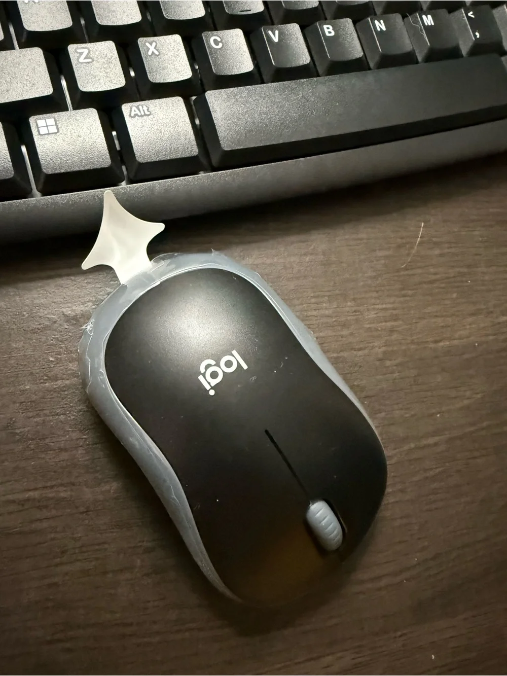 Logitech Black Wireless Keyboard and Mouse Combo(damage box)